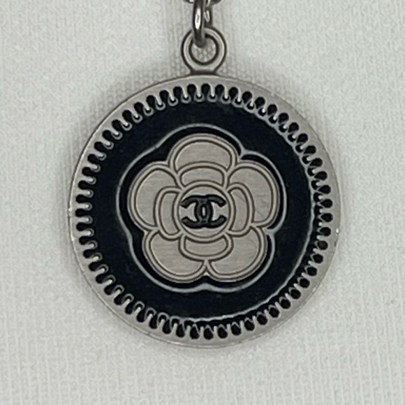 Chanel Camellia Necklace With The Box - Picture 2 of 11